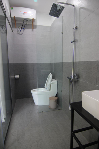 Bathroom 1, Dory Homestay, Huế