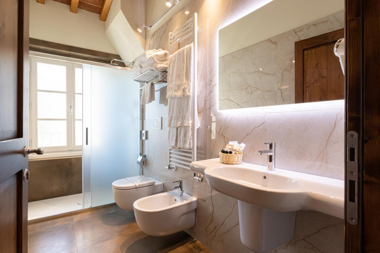 Bathroom 3, Villa Carobbi Apartments Florence, Florence