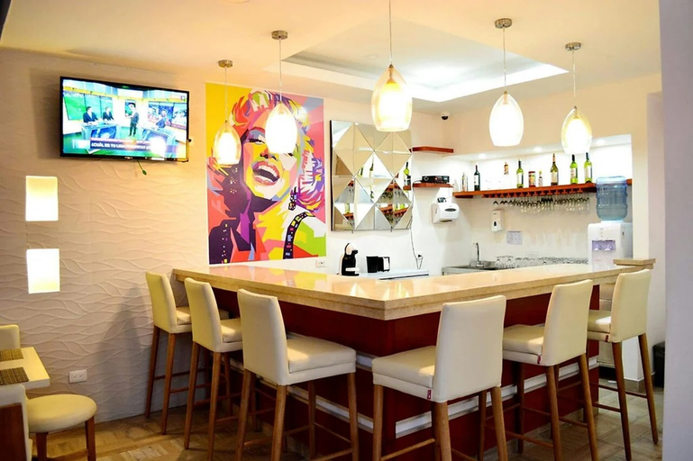 Food & Drinks, La Riviera, Santa Marta (Dist. Esp.)