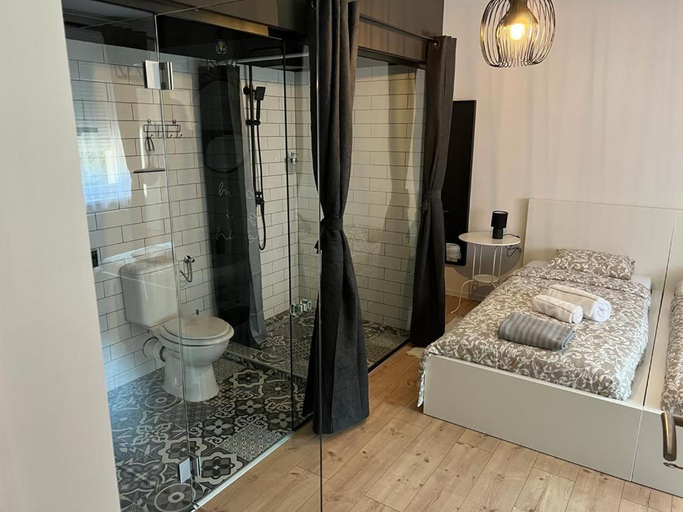 Others 5, 4 STARS ROOMS Near Airport, Velika Gorica