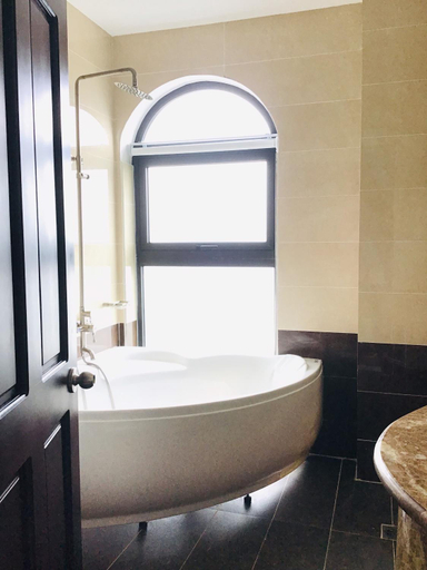 Bathroom 4, Quê Tôi Hotel, Long My