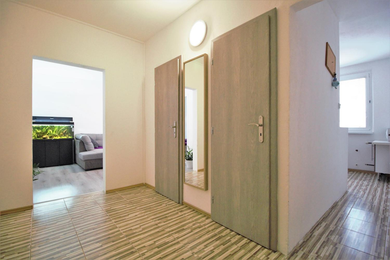Others 3, Cozy, bright room with free parking, Bratislava