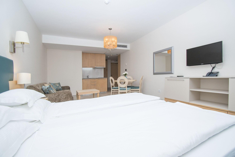 Bedroom 3, Aparthotel Flora, Tučepi
