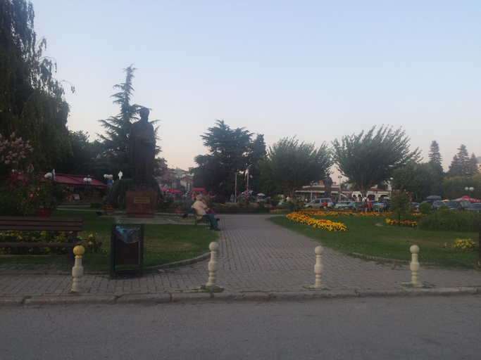 Others 4, Guest House Ginek