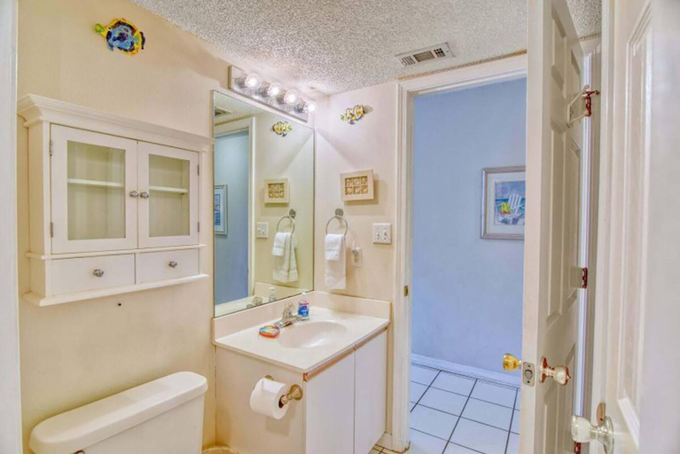 Bathroom 1, Maravilla 4203, Walton