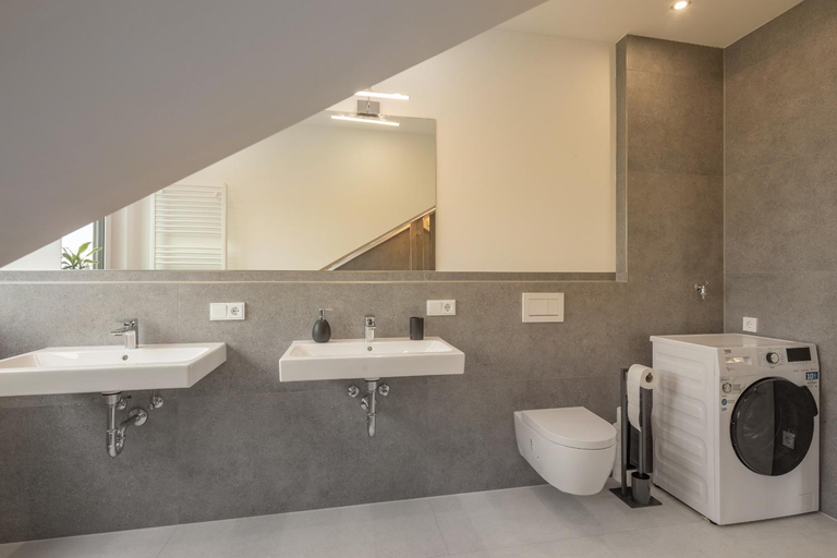 Bathroom 1, SweetHome - Poing Apartments, Ebersberg
