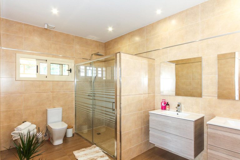 Bathroom 5, Villa Panorama, Girona