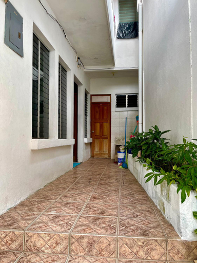 Others 3, Hostal Inn 1, Flores