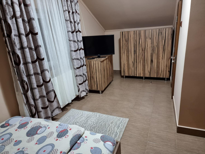 Others 5, Casa Paula, Tasnad