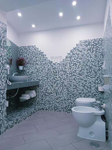 Bathroom 2, Borgo Loreto Naples, Napoli