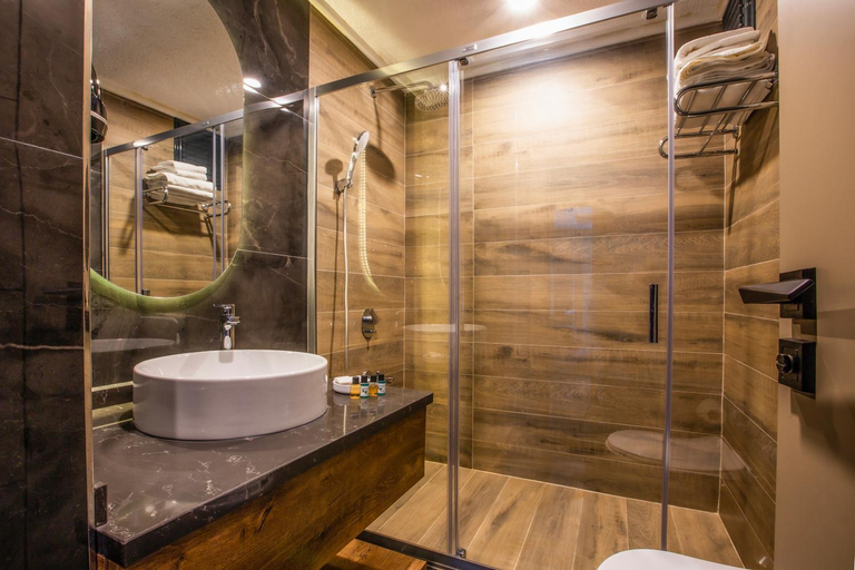 Others 5, NEHIR OTEL, Merkez