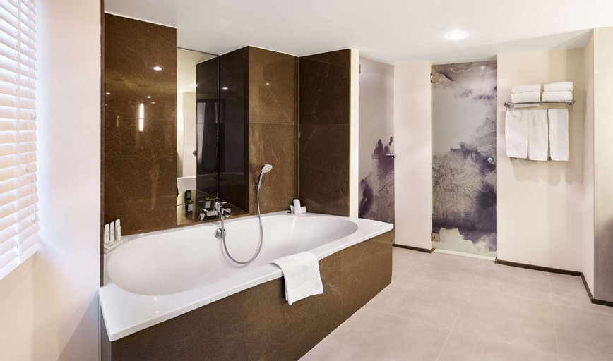 Bathroom 13