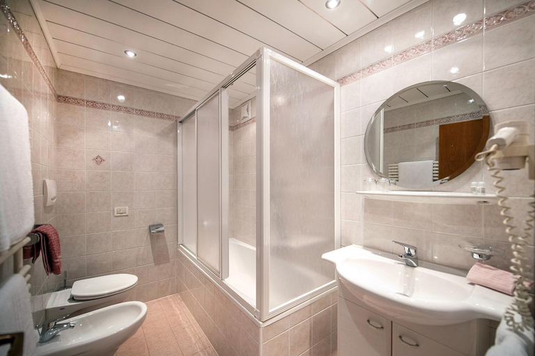 Bathroom, Garni Hotel Max, Bolzano