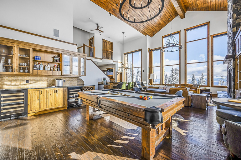 Food & Drinks 5, Inuksuk Lodge 4800 sq ft of Excellence, Kootenay Boundary