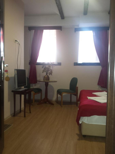 Others 5, Guest House Ginek
