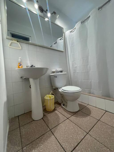 Bathroom 3, Beach Front Apartments Seven Seas