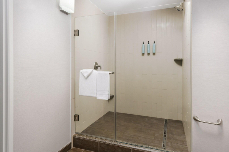 Bathroom 22