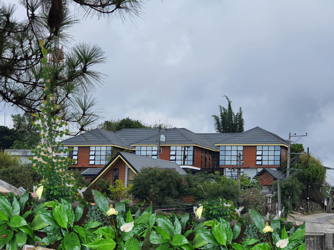 Exterior & Views 11