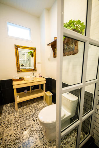 Bathroom 2, Baroque Boutique Resort, Muang Ranong