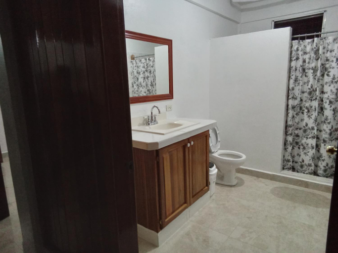 Bathroom 3, Hostel Casa Verde, Tela Atlantida., Tela