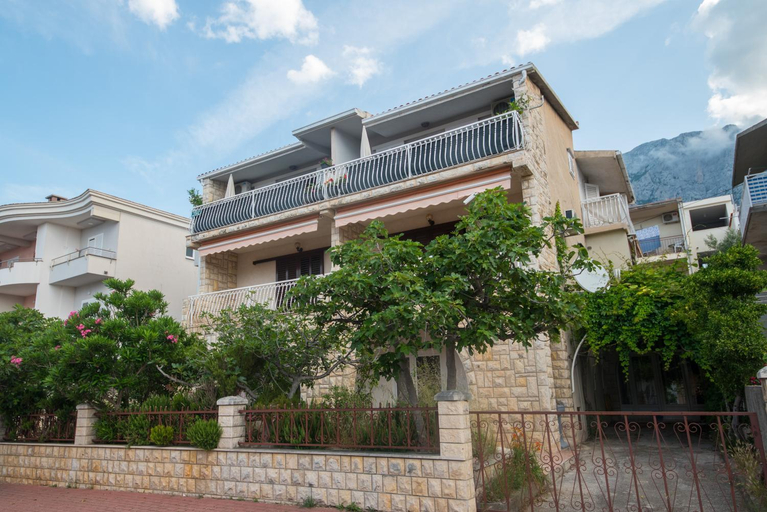 Others 3, Vila Vida, Makarska