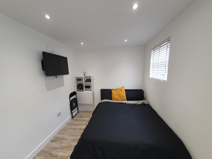 Others 3, The Suite, Thurrock