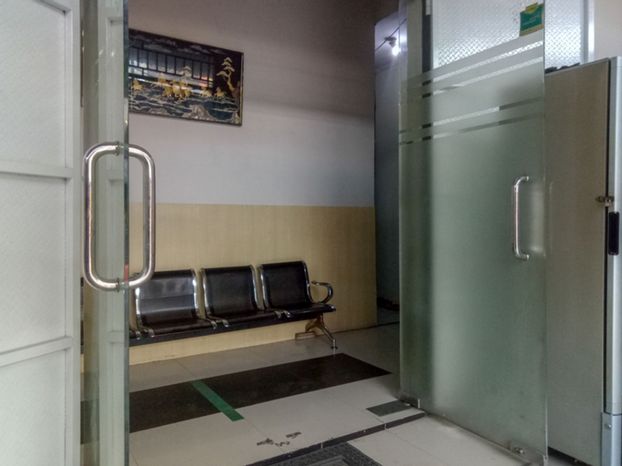 Others 4, RedDoorz near RS Labuang Baji Makassar, Makassar