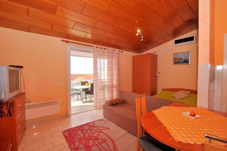 Others 5, Vila Vida, Makarska