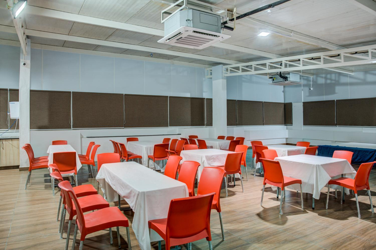 Food & Drinks 5, ECKO Sterling Inn Near Bangalore International Airport, Bangalore