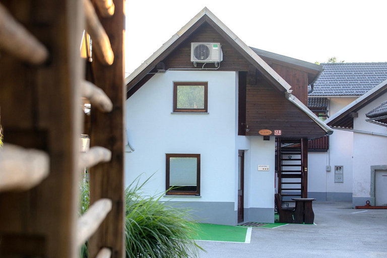 Others 4, Marjeta, Radovljica