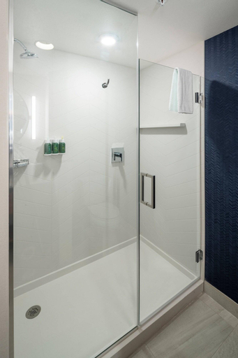 Bathroom 18