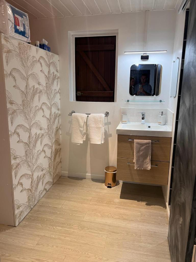 Bathroom, LODGE INDIGO - Bungalow & RDC independant proche aeroport, Sainte-Marie