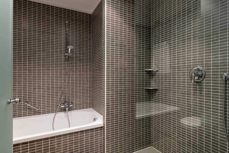 Bathroom 18