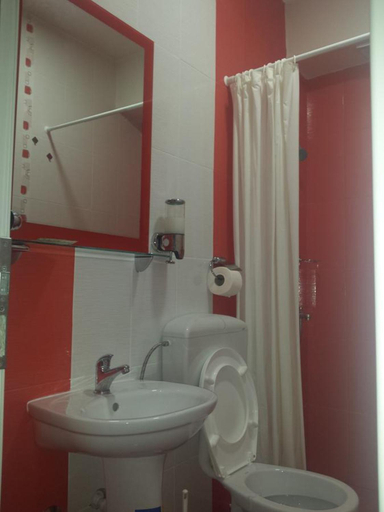 Bathroom 2, Guest House Ginek