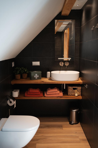 Others 3, Loft 32, Winsum
