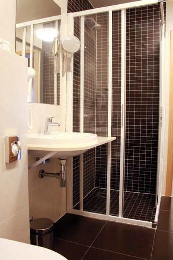 Bathroom 4, Hotel Vera, Karlovy Vary