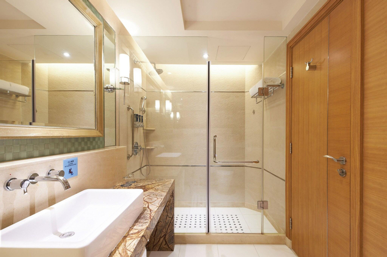 Bathroom 28