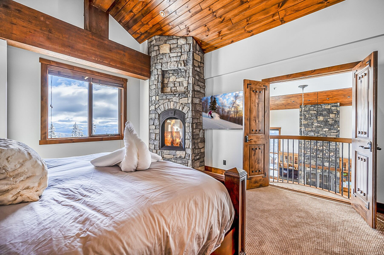 Bedroom 5, Inuksuk Lodge 4800 sq ft of Excellence, Kootenay Boundary