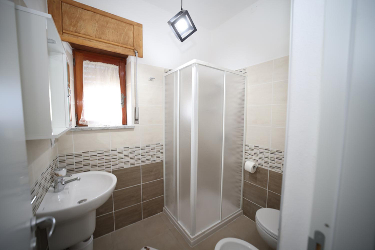 Bathroom 2, B&B VANNEFORA, Cosenza