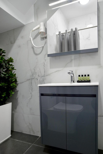 Bathroom 3, Alekos Suites - Free 24hr Transportation To Airport, Attica