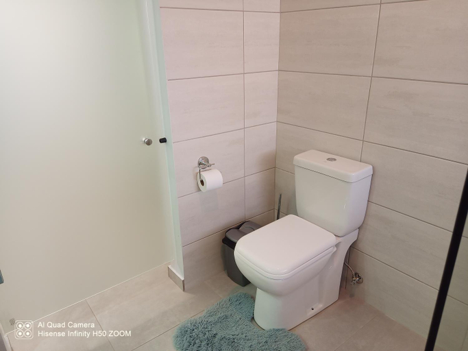 Bathroom 2, 4 on Verbena, Ekurhuleni