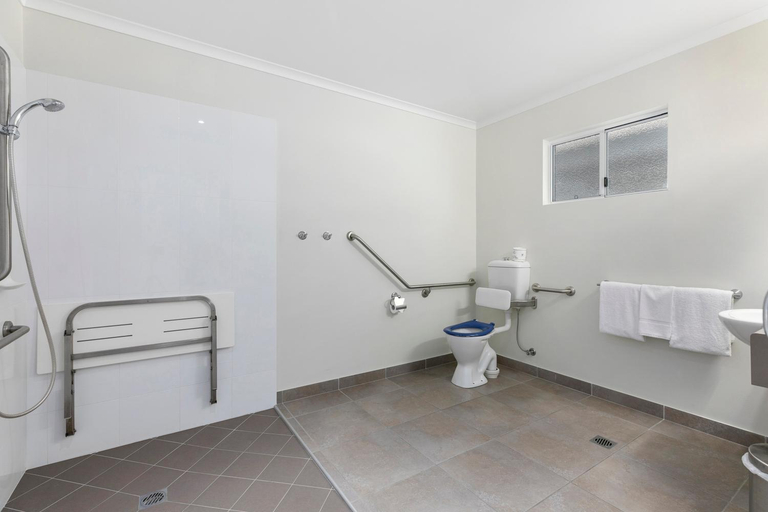 Bathroom 3, Beachside Boutique Motel Mackay, Mackay - Pt A