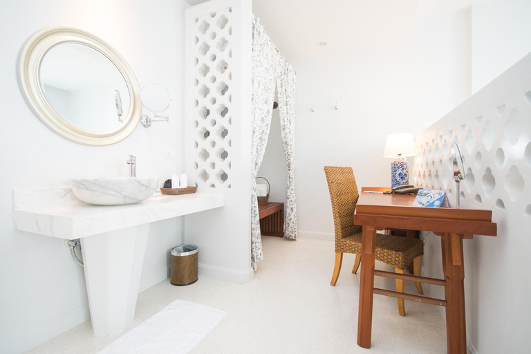 Bathroom 9
