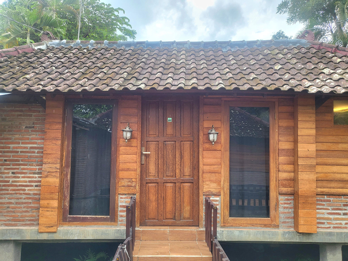 Exterior 2