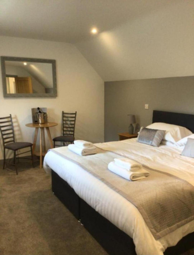 Others 5, Hunters Lodge, Devon