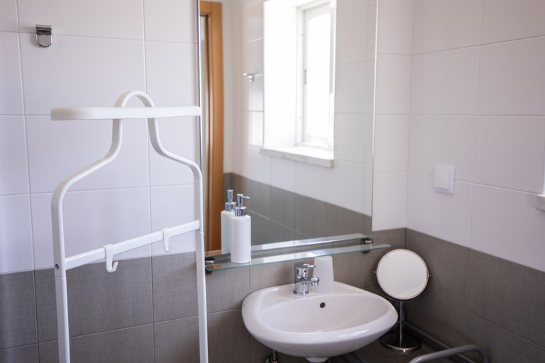 Bathroom 2, Ericeira Atlantic, Mafra