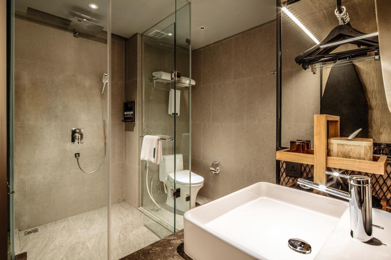 Bathroom 13