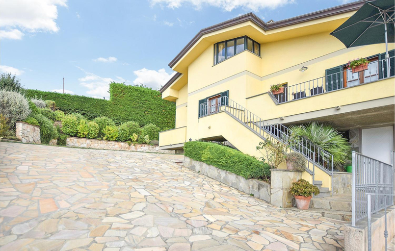 3 Bedroom Cozy Home In Massarosa, Lucca