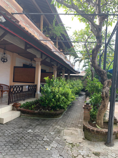 Exterior 1