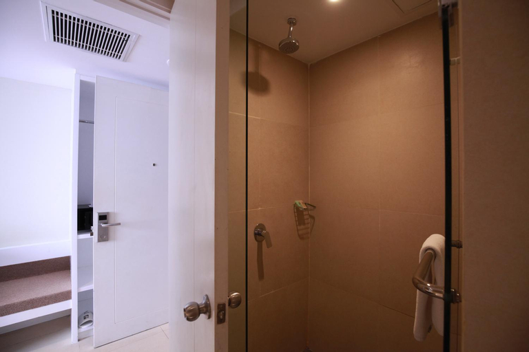 Bathroom 8